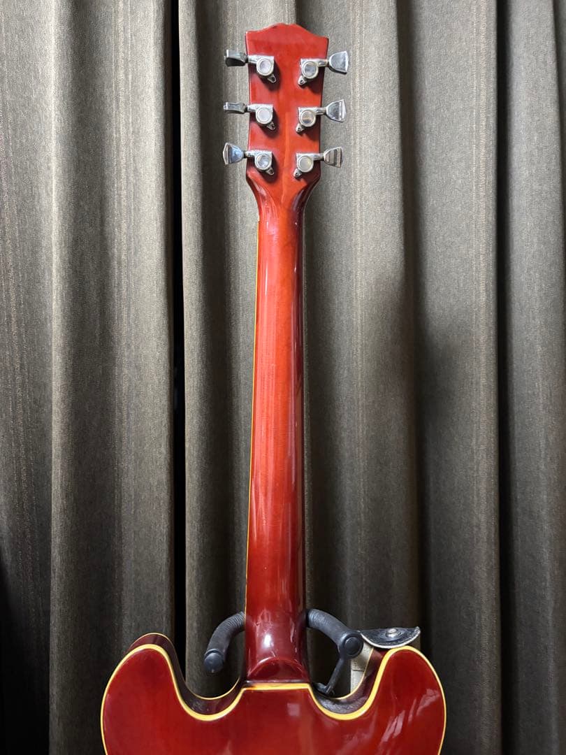 セミアコースティックギター