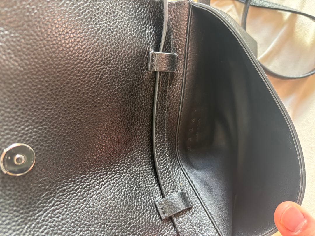 (21日まで値下げします！) MARNI ブラックレザー ショルダーバッグ