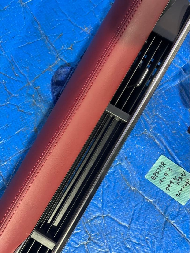 マツダ3 BPFJ3R エアコン吹き出しパネル　赤　※フォロー割OK