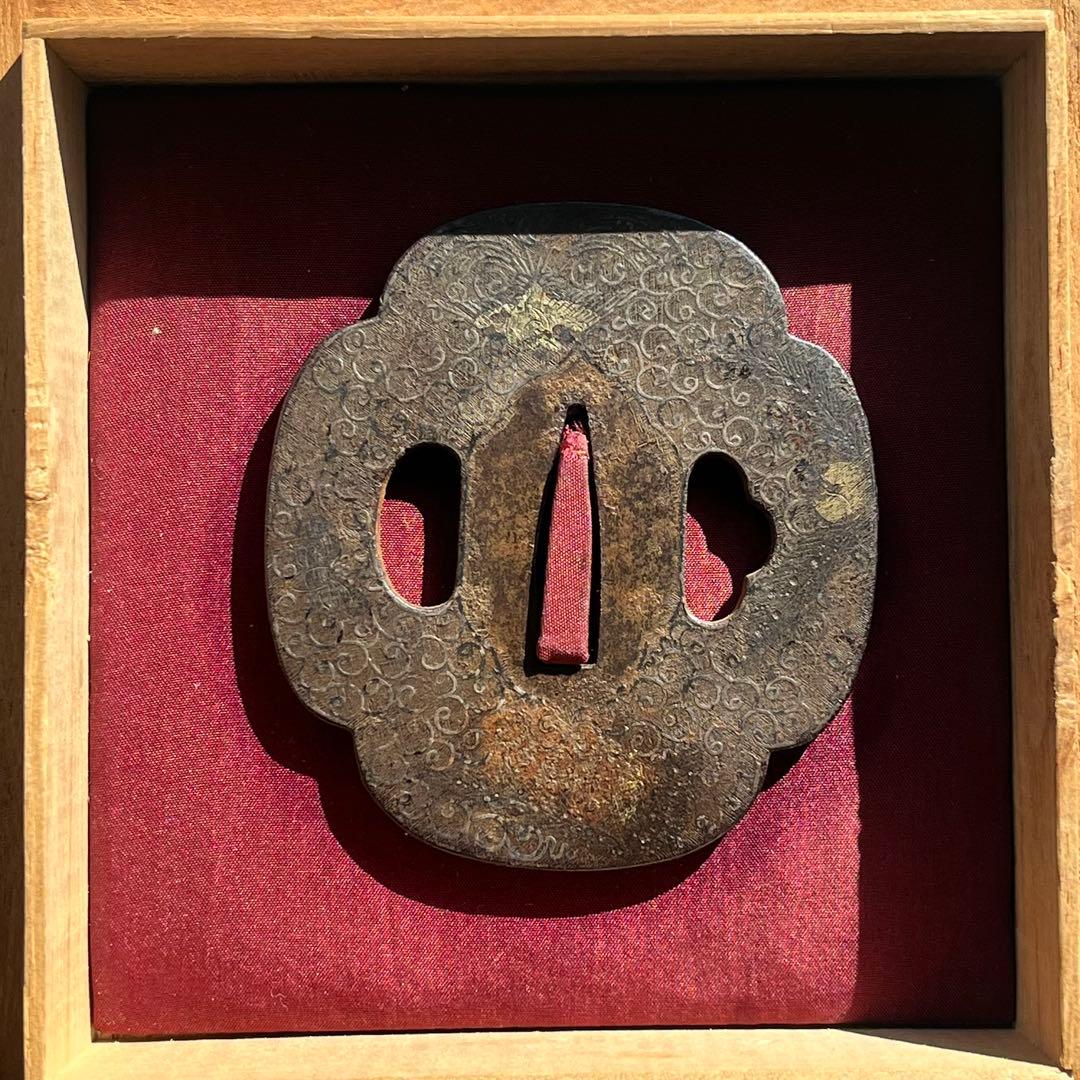 (金象嵌) 鍔 唐草鳥遊図 〈江戸時代〉