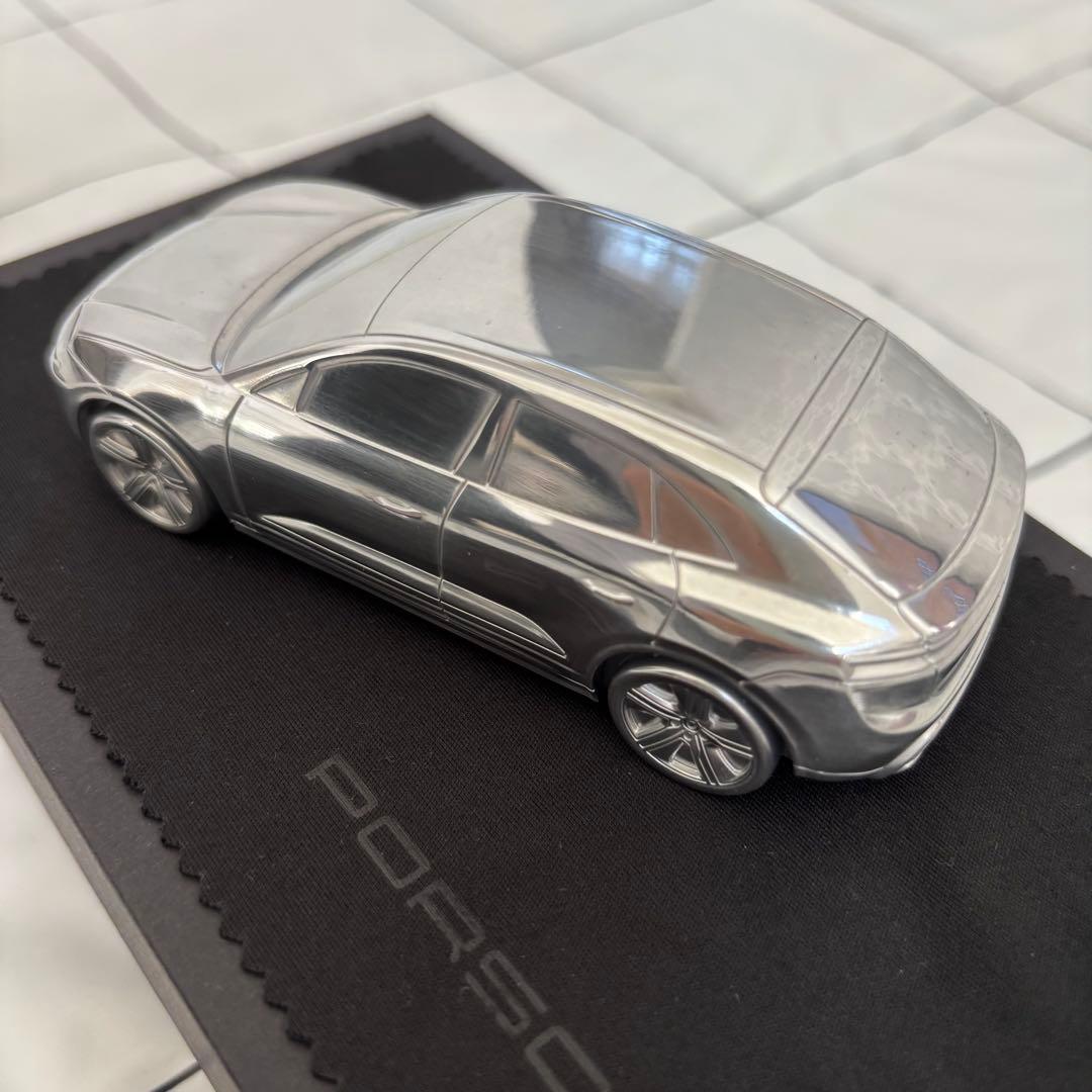 【非売品】ポルシェ マカン　ペーパーウェイト ミニカー　メタル製