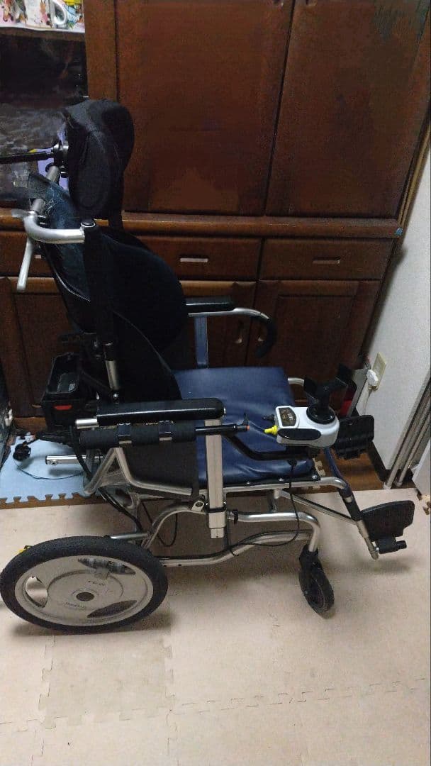リクライニング機能付き電動車椅子