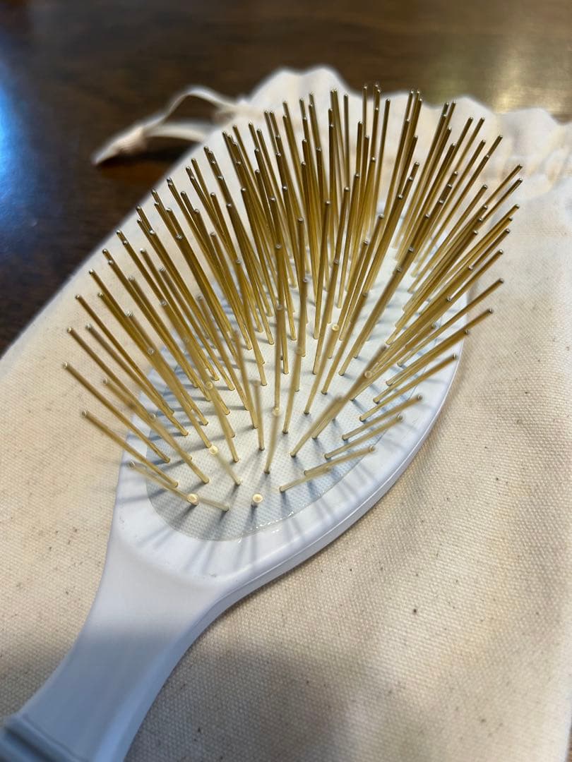  FOX ヘアブラシ ホワイト　小田切ヒロさん