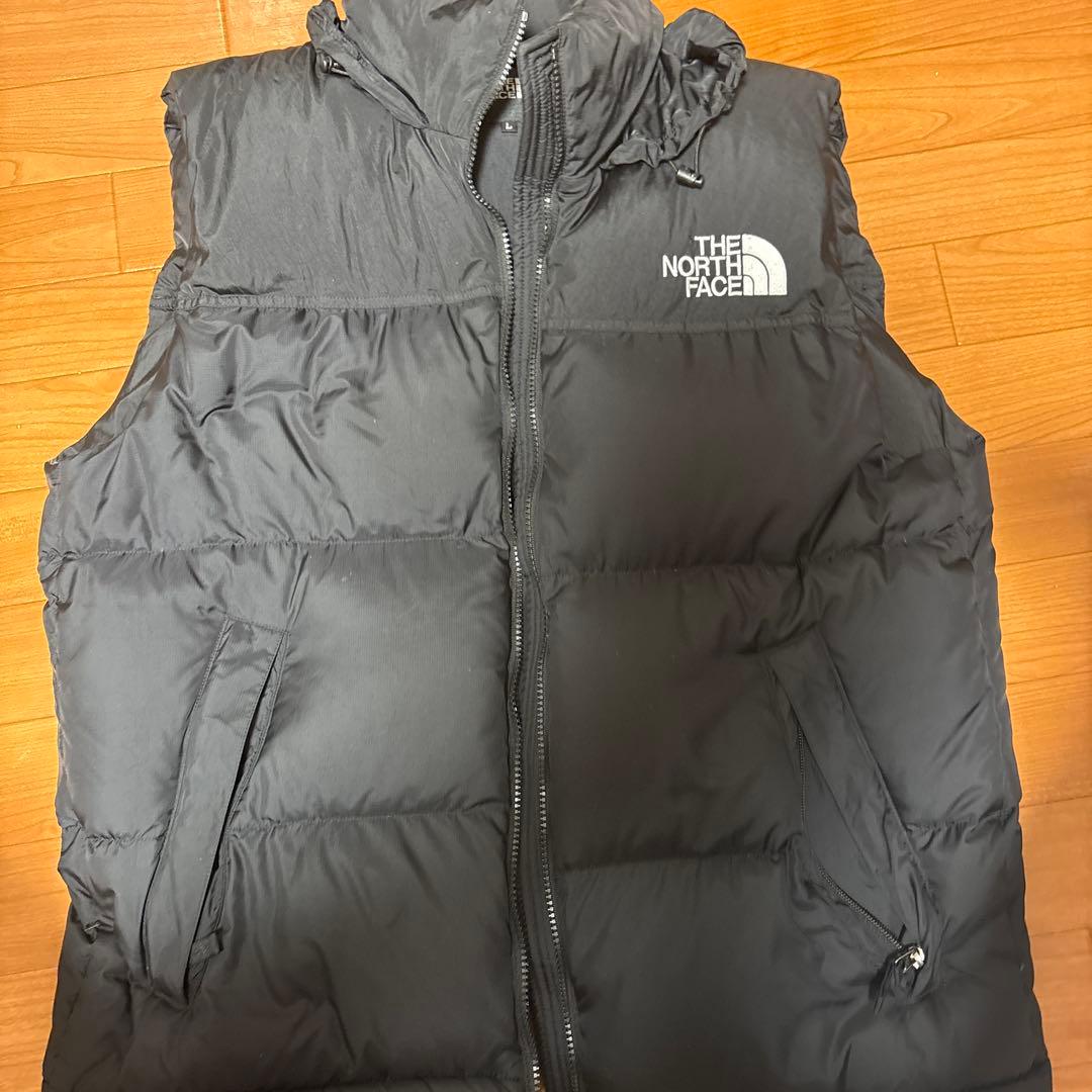 ノースフェイスのダウンベスト
