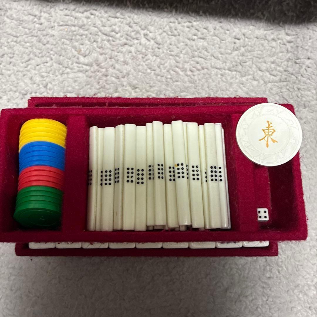 麻雀牌セット プラスチック製 赤色ケース付き　 任天堂　役満　特重