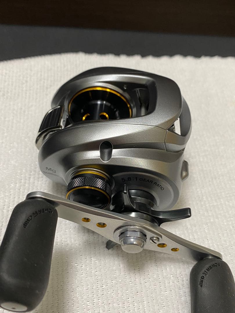 【新品未使用】シマノ　09アルデバランMg 右