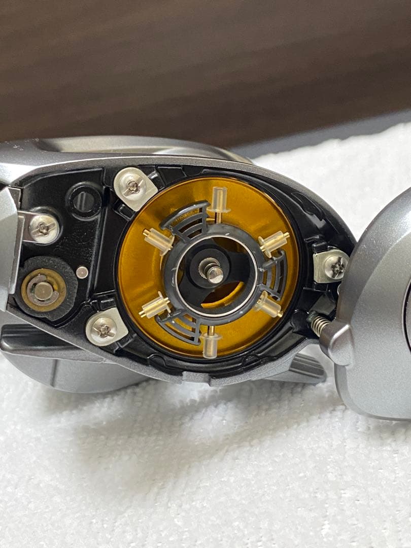 【新品未使用】シマノ　09アルデバランMg 右