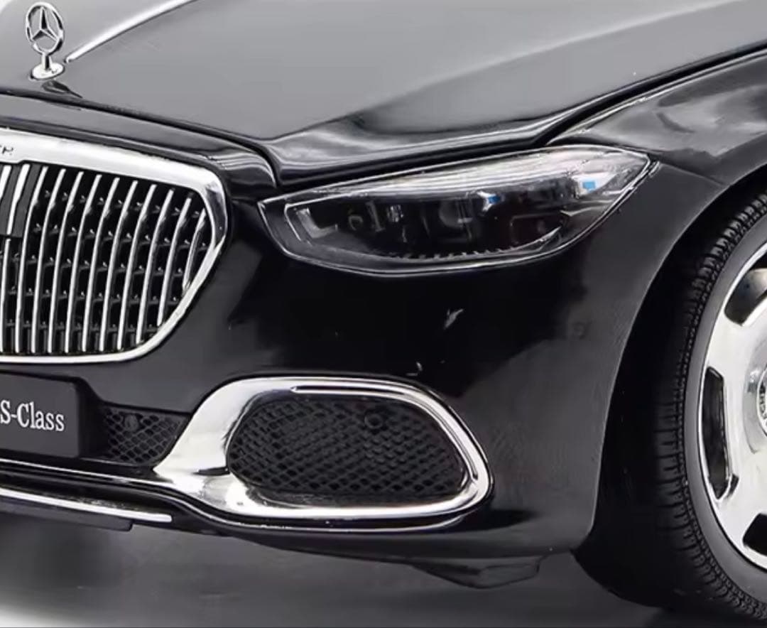 Mercedes-Maybach S-Class 1\18スケールモデルカー