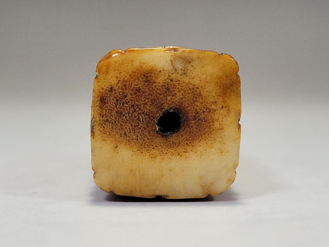 角 彫刻 饕餮紋 根付 装身具 明清時代 幅約高さ約4.1cm