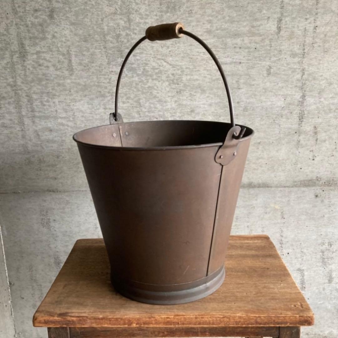 古い味のある銅製のバケツ 桶 花器 置物 オブジェ レトロ ヴィンテージ
