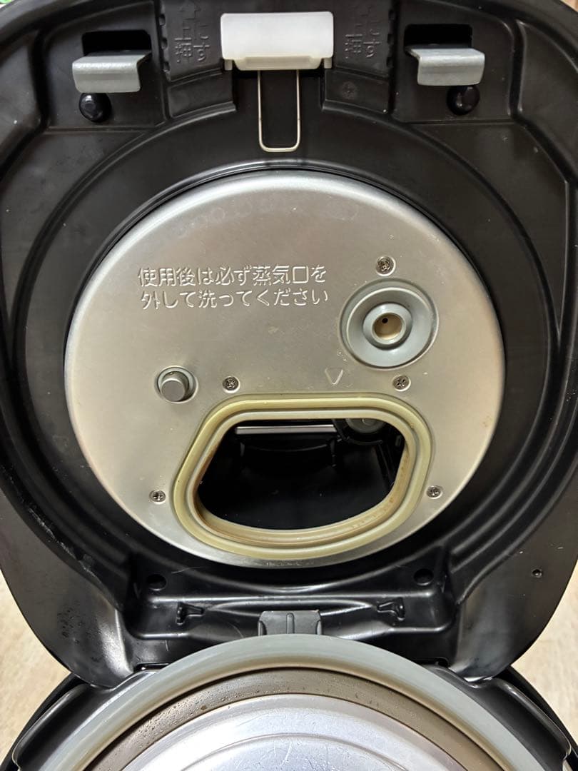 東芝 5.5合 真空圧力IH炊飯器 炎匠炊き RC-10VSR（ブラック）