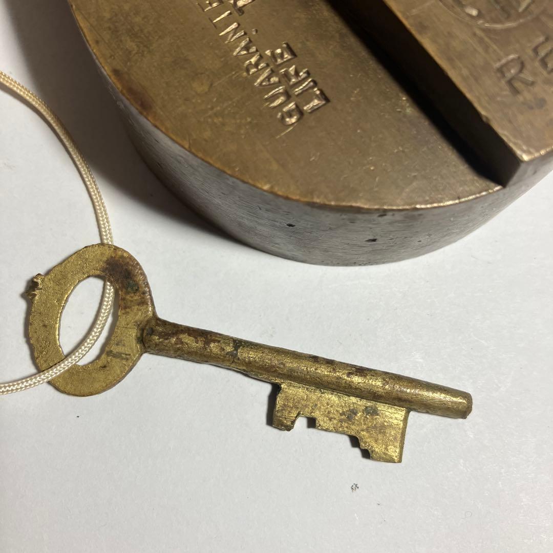 印度「ＨＯＮＥＳＴＹ　ＬＯＣＫ　ＳＴＯＲＥＳ」の特大クマ型ビンテージ南京錠