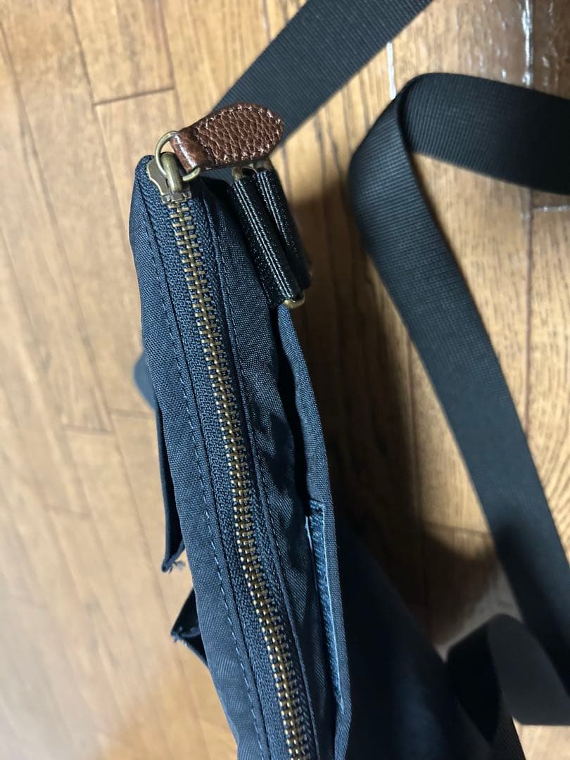 【美品】PAPAS サコッシュ ネイビー サイ ロゴ