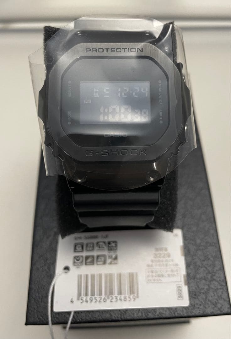 新品未使用品　カシオジーショック 【国内正規品】 GM-5600B-1JFメンズ