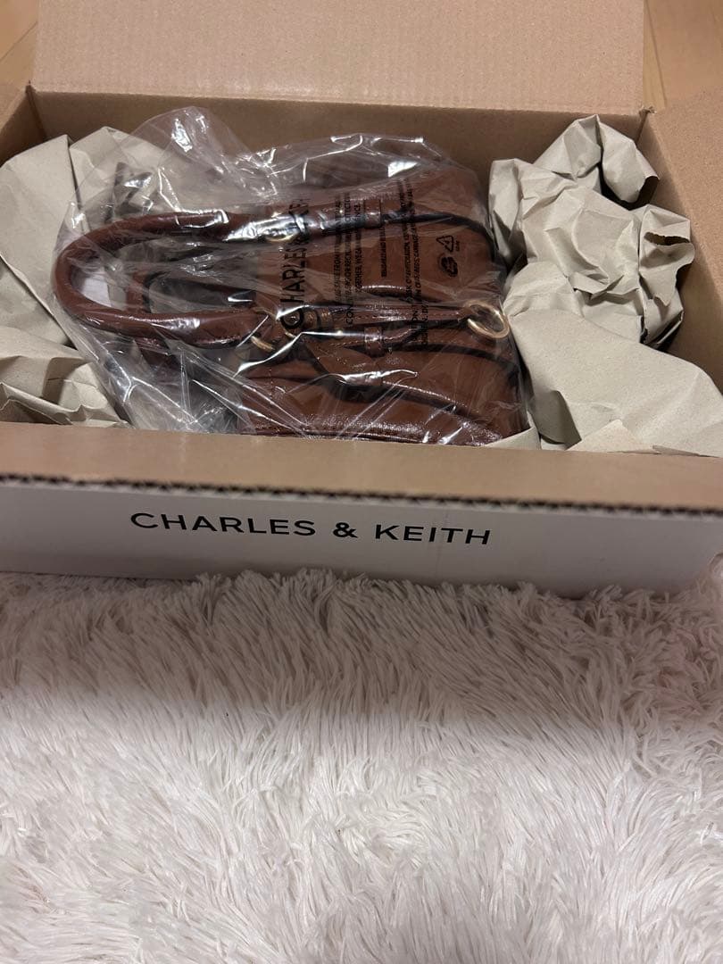 【新品】Charles&Keithブリットンルーシュドトップハンドルトートバッグ