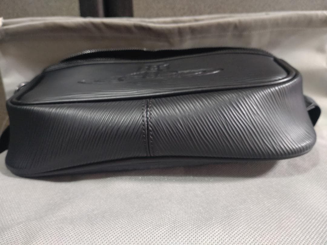 Vivienne Westwoon　バッグ· ボディバッグ　フロウ黒