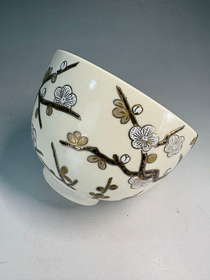 【中古品】清閑寺窯　杉田祥平造　色絵紅白梅ノ画茶碗（共箱）