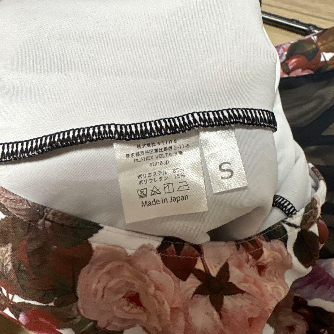 フラワープリント ノースリーブレオタード stina