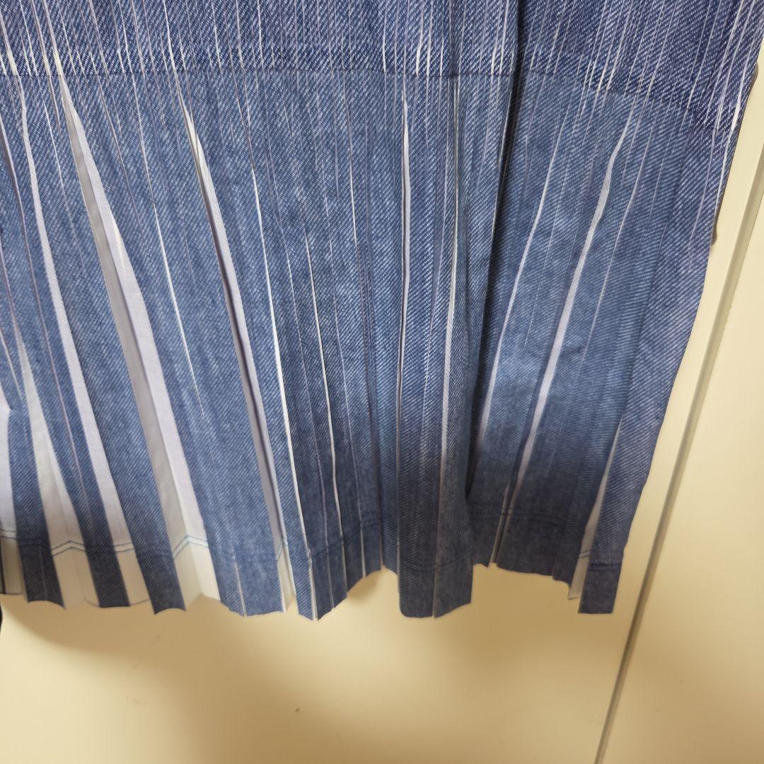 プリーツプリーズ　ノースリーブワンピース 青白ストライプ