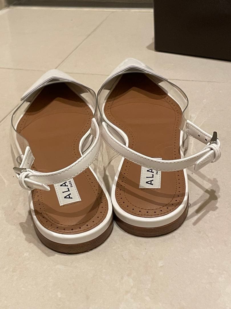 ALAIA アライア　ホワイト ポインテッドトゥ スリングバッグ　36.5