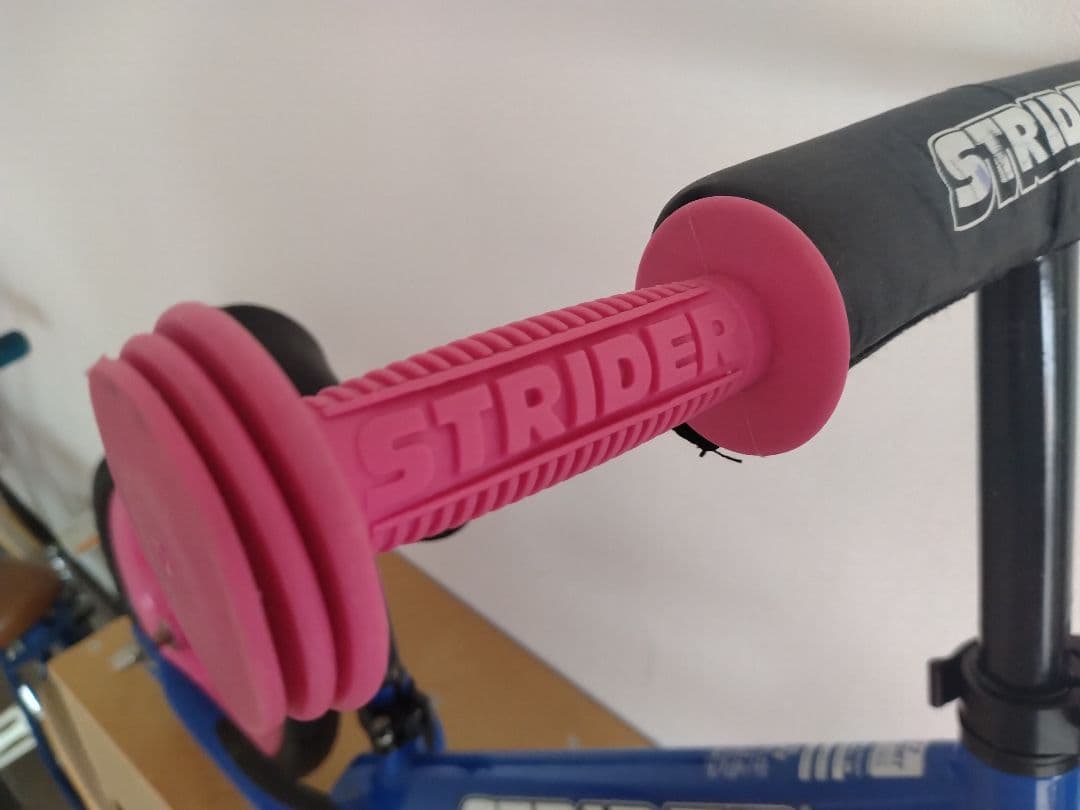 【室内保管】ストライダー スポーツ12インチ　ブルー×ピンク/STRIDER