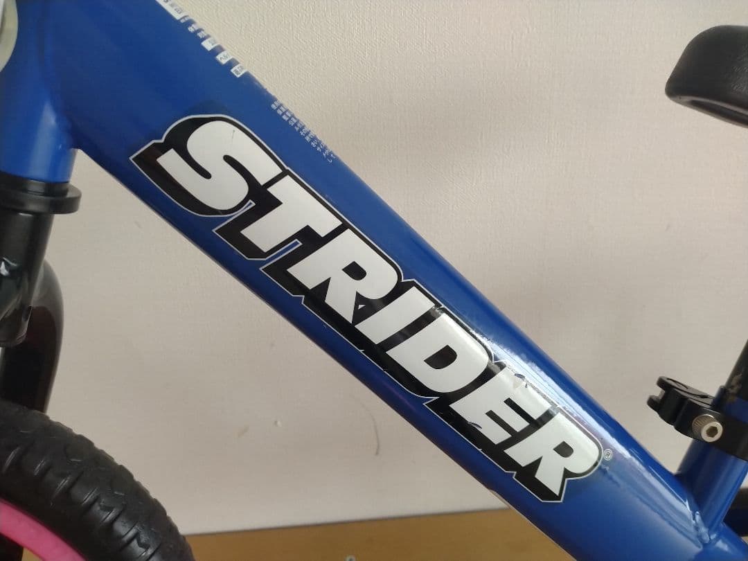 【室内保管】ストライダー スポーツ12インチ　ブルー×ピンク/STRIDER