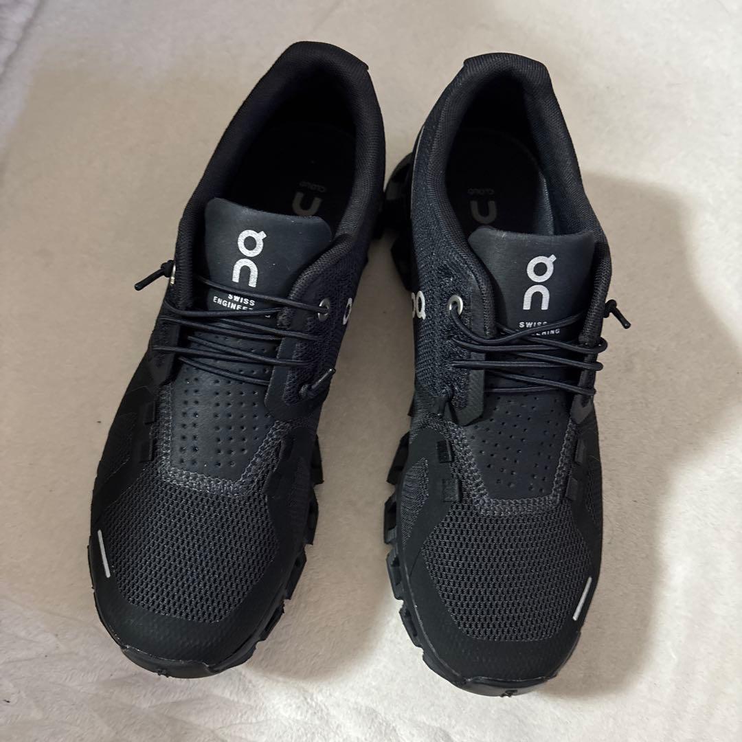 オンクラウドスニーカー　ランニングシューズ　24センチ
