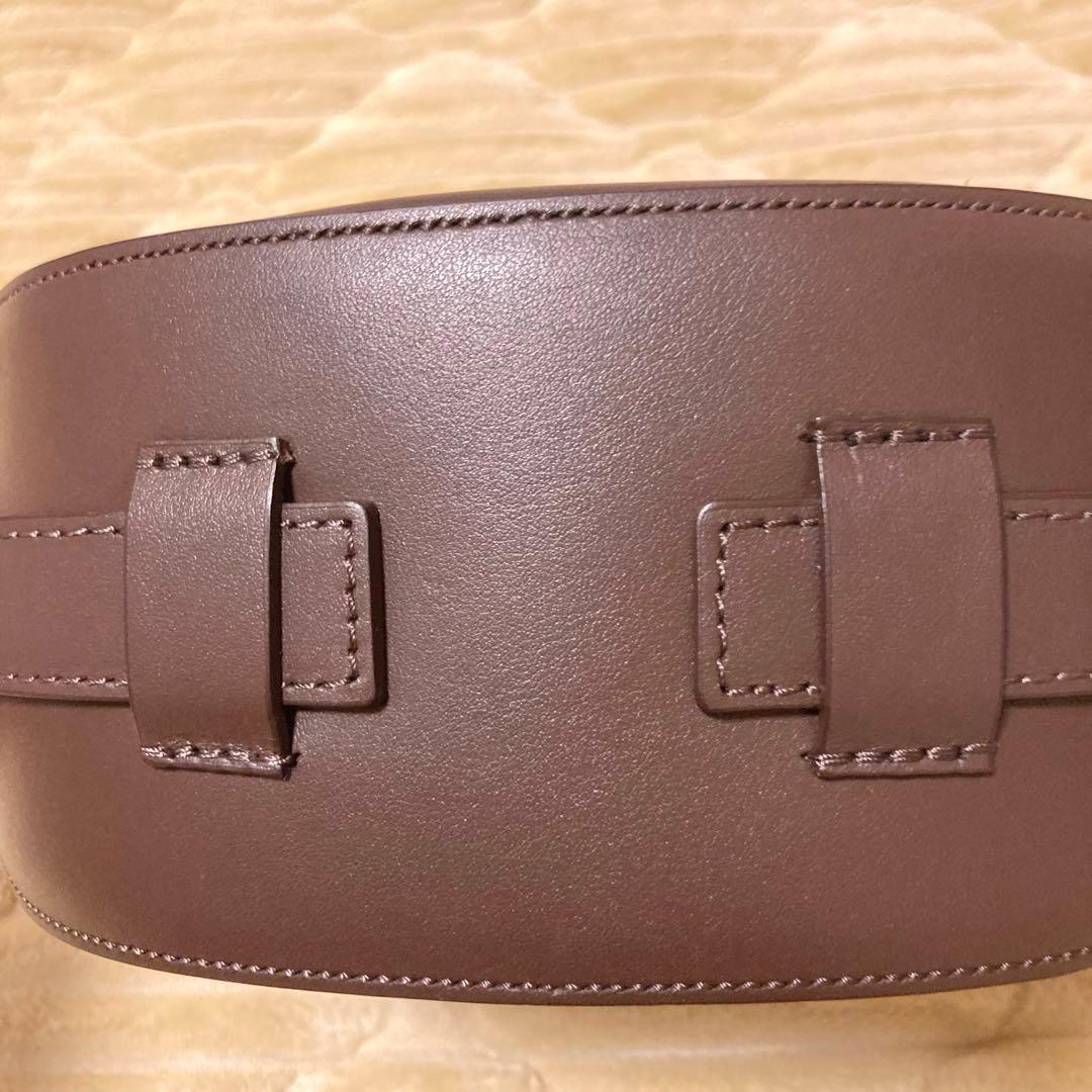 新品 CHRISTIAN VILLA 本革 ハーフムーンバッグ ワンショルダー