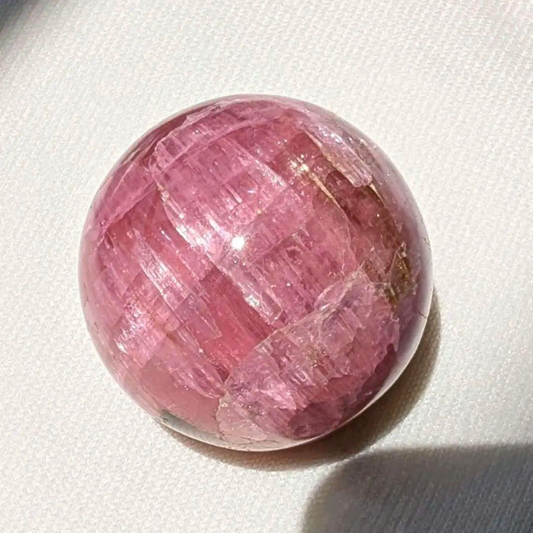 ロシア産ピンクトルマリンのスフィア（キャッツアイ効果）