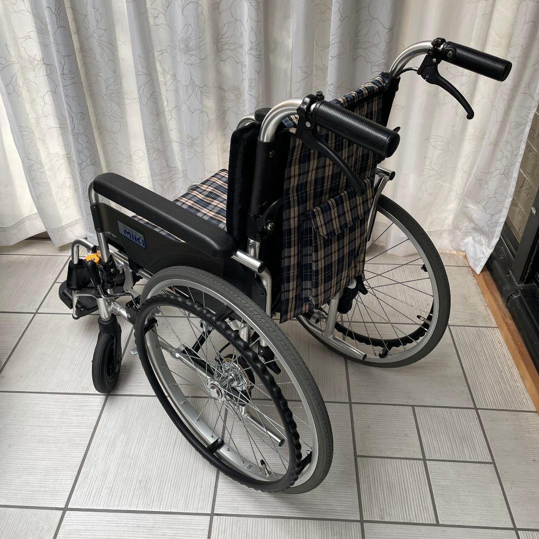 ♿️ 自走式 軽量スリム 車椅子 とても便利な多機能タイプ リハビリ訓練に最適