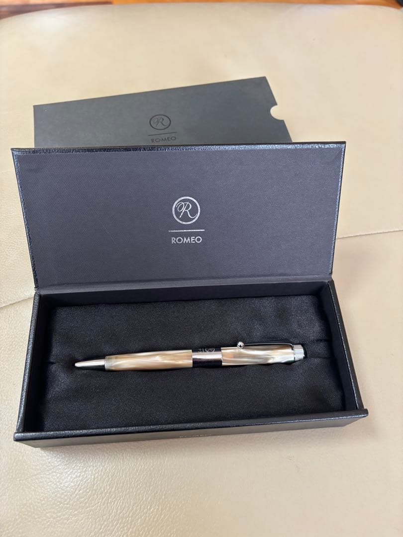 ROMEO NO 3ボールペン /イタリアンべージュ　細軸