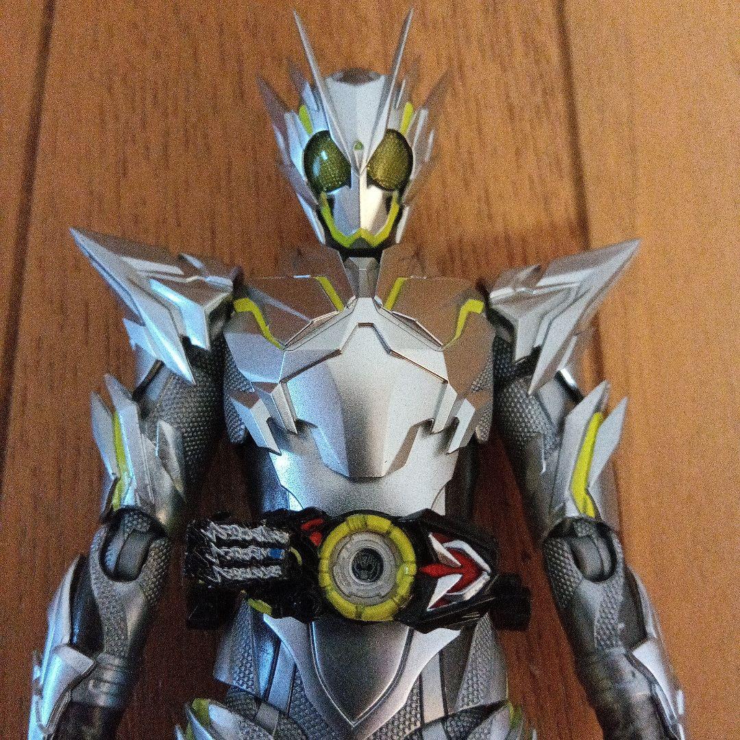S.H.Figuarts 仮面ライダーゼロワン　メタルクラスタホッパー