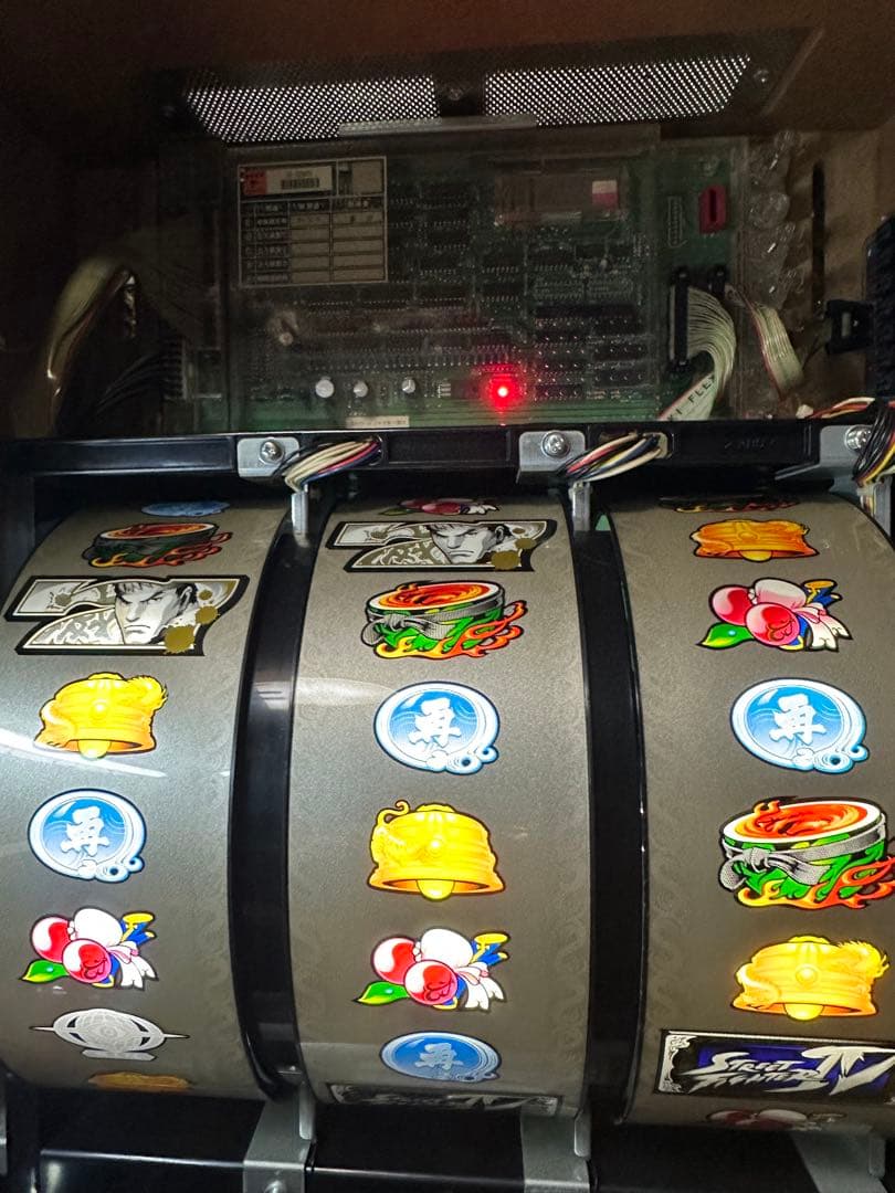 【パチスロ実機ストリートファイターⅣ】ドアキー設定キー、不要機付き！液晶良好。