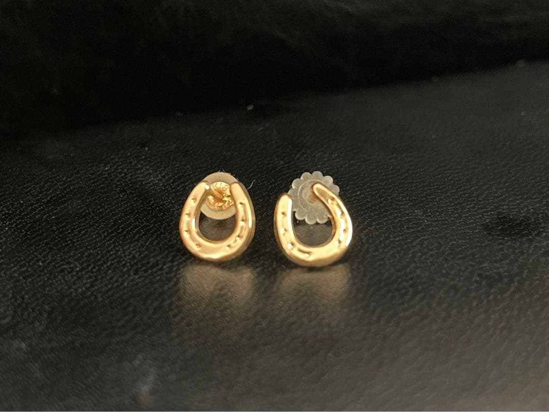18金　ゴールド ホースシュー型 ピアス(両耳用)