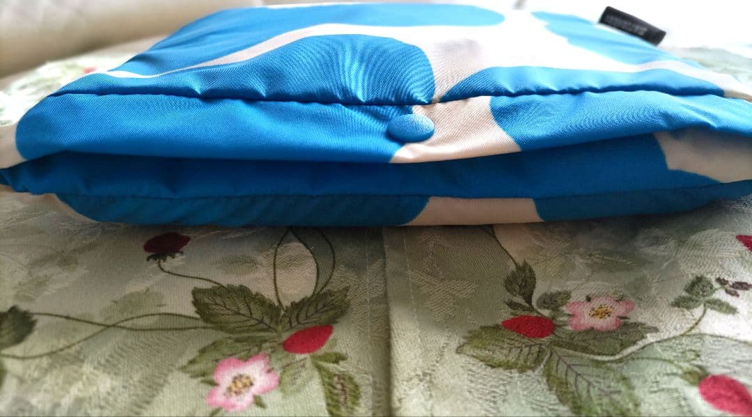 新品未使用未開封マリメッコmarimekkoレインポンチョ　ウニッコ　国内正規品