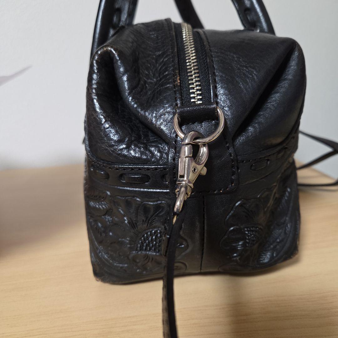 グレースコンチネンタルカービングトライブスボストンバッグショルダー付きブラック