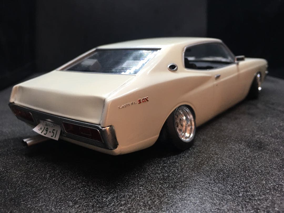 旧車プラモデル完成品1／２４アオシマ１３０ローレル