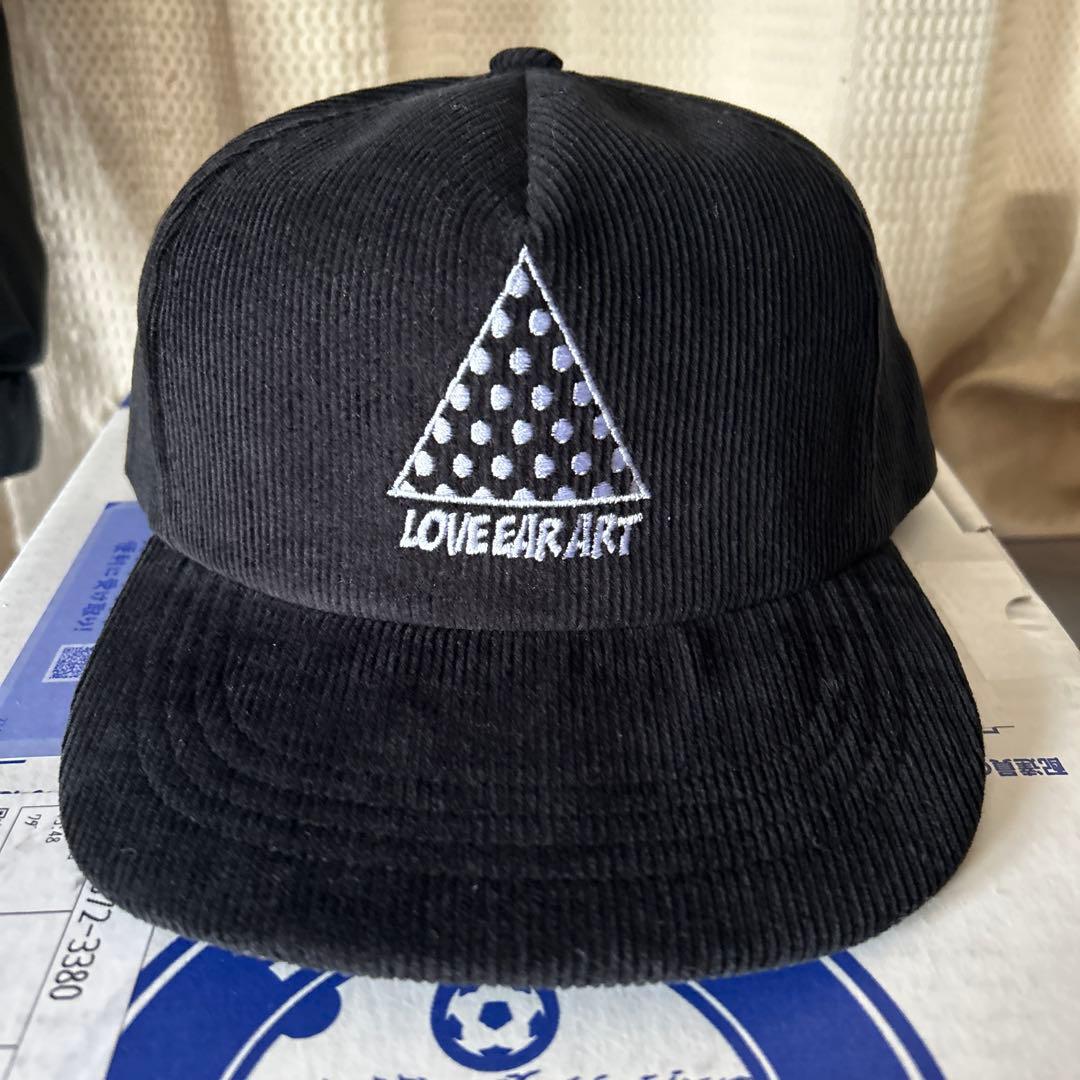 LOVE EAR ART 黒 コーデュロイ ベースボールキャップ