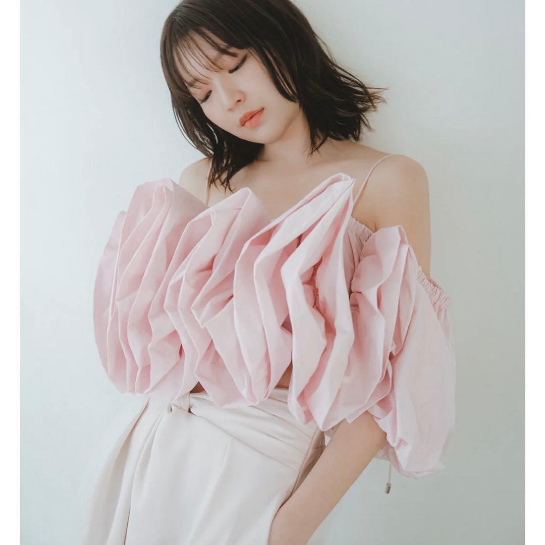 Andequal ボリュームオフショルダーブラウス