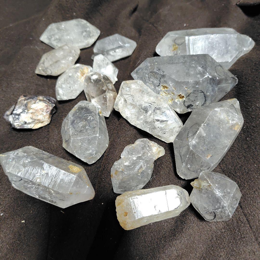 専用❤水入り水晶16個、黒砂あり、気泡あり、多彩