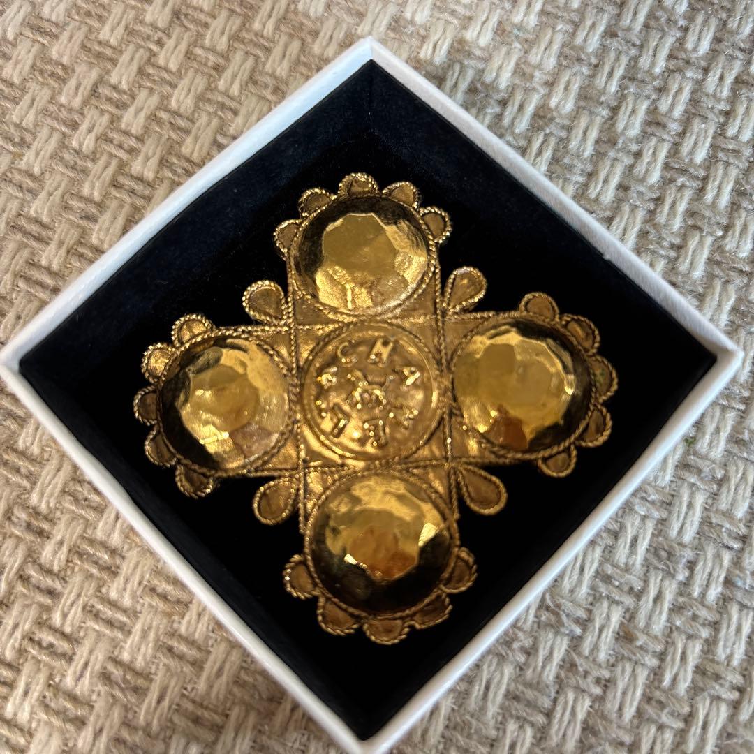 CHANEL ヴィンテージ　ブローチ　ゴールド