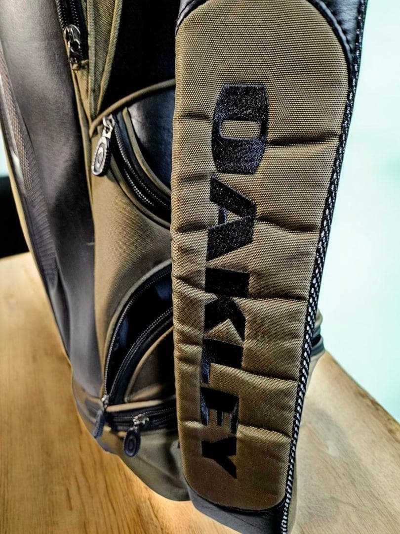 送料無料/超美品　　Oakley khaki高級タイプKHAKIゴルフバッグ