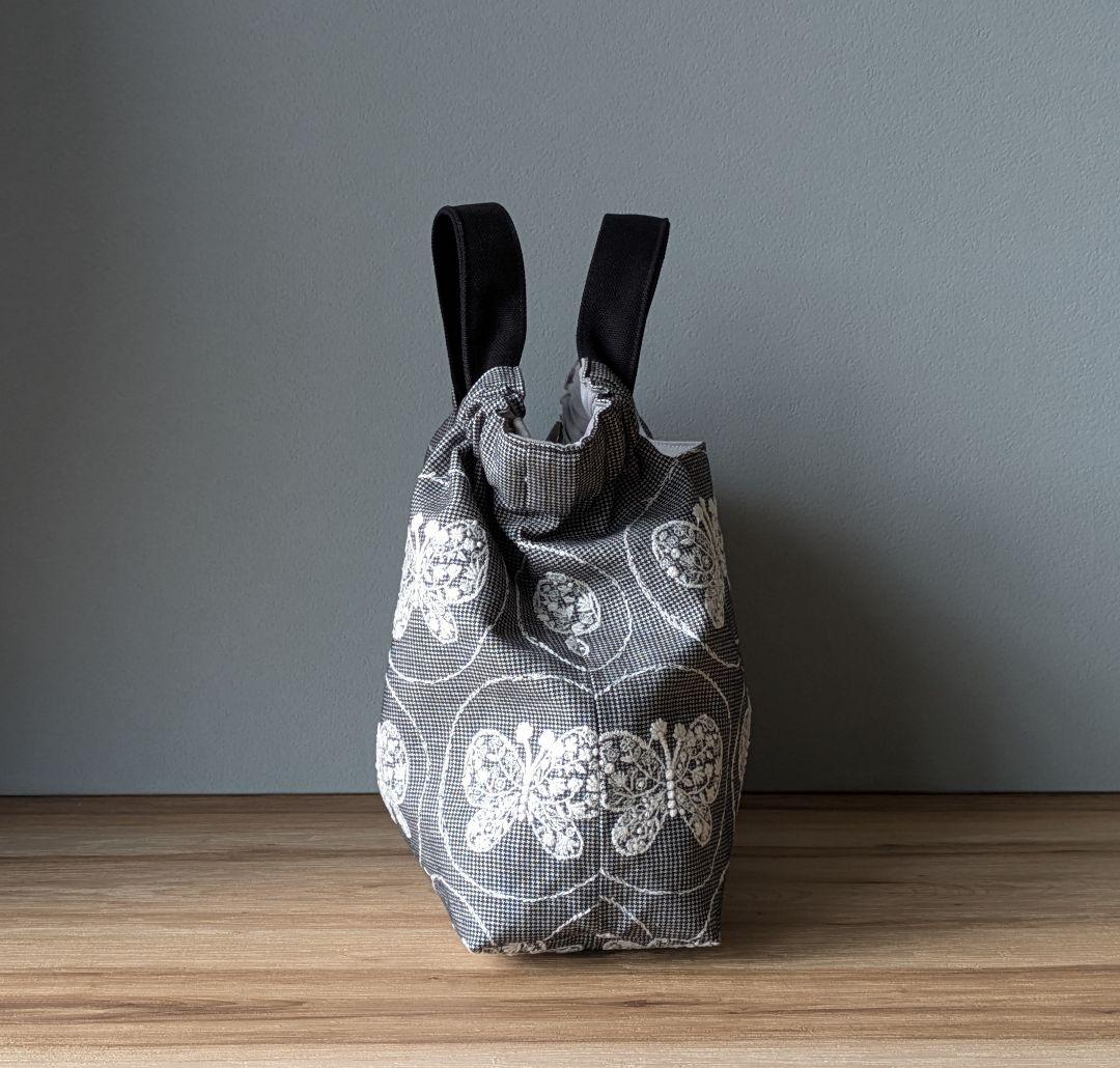 ミナペルホネンハンドメイドシャーリングバッグ（フォレストウイング、グレー、中）