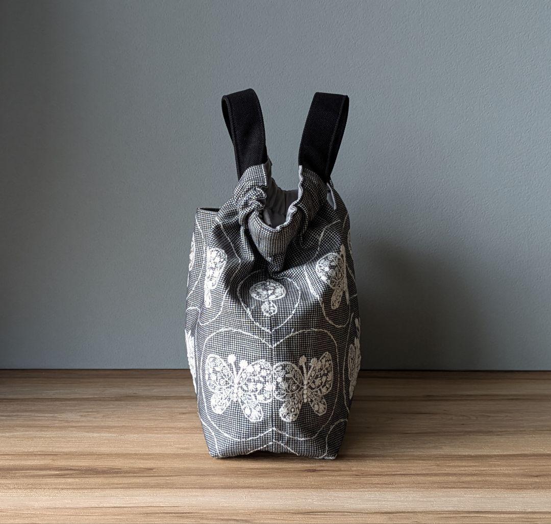 ミナペルホネンハンドメイドシャーリングバッグ（フォレストウイング、グレー、中）