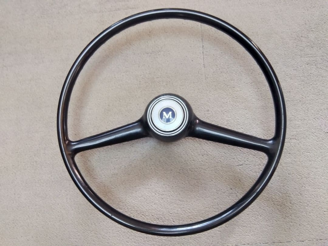 だ*る様 BMC MINIのステアリング