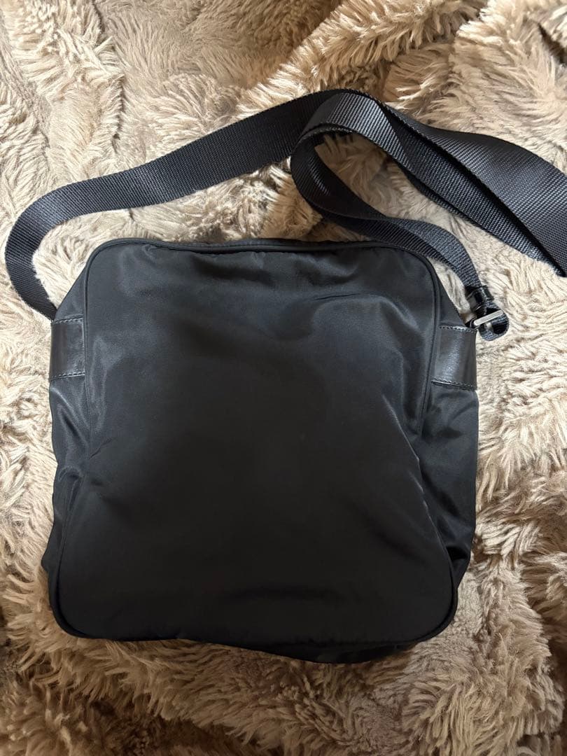極美品！PRADA ブラックショルダーバッグ