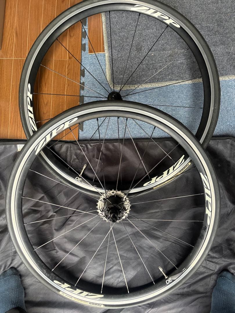 ZIPP 30 Clincher ホイール前後