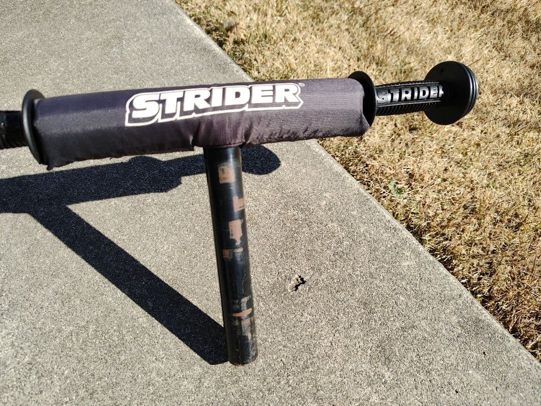 ストライダー　スポーツモデル（レッド）プロテクターつき　箱・説明書などあり