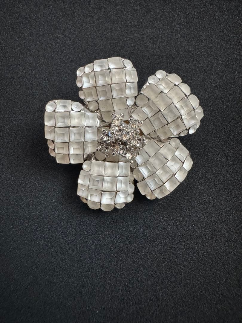 FOXEY 定番フラワー ブローチ ホワイト