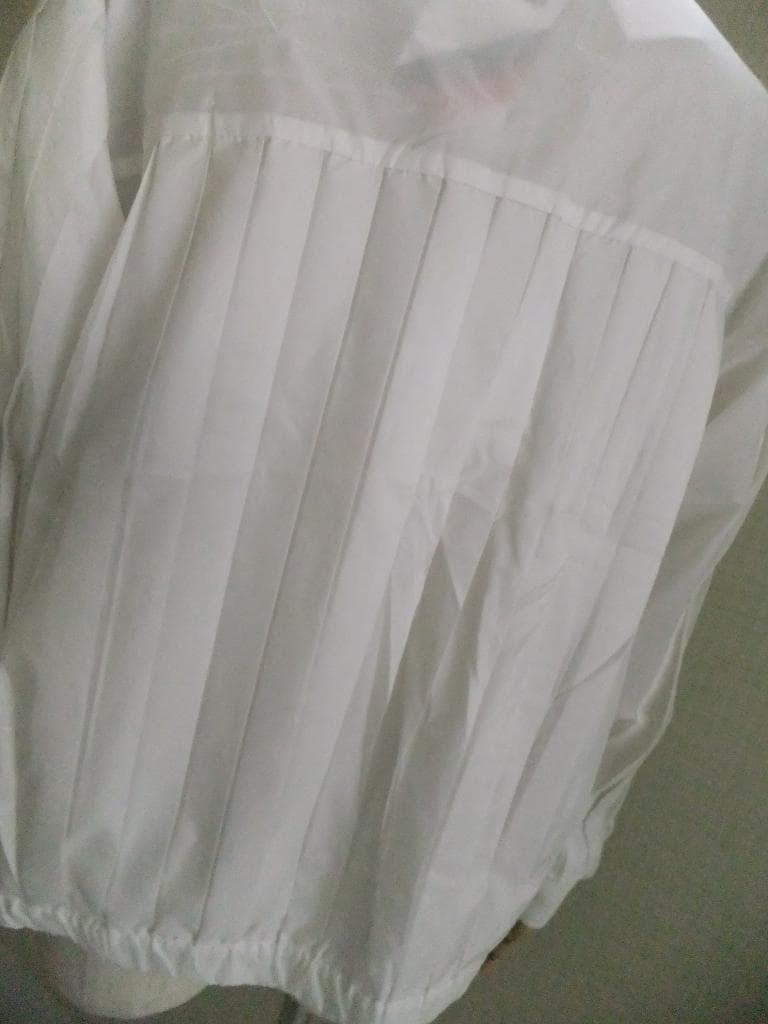 新品タグ付き エレッセ テニスウェア　プリーツジャケット L ホワイト